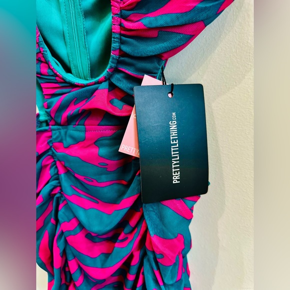 PrettyLittleThing | NWT Rare Multi-Zebra Print Cut Out Mini Dress Size 0 💕! - Picture 7 of 9